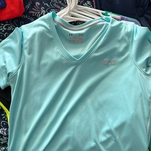Under armour semi fitted tee